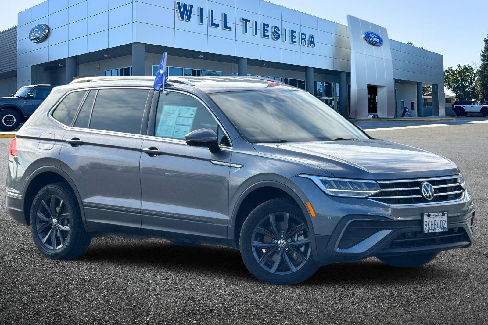 Used 2024 Volkswagen Tiguan SE image 2