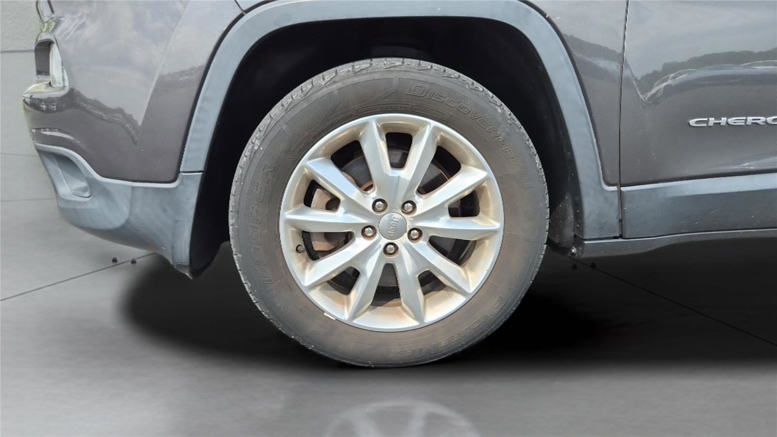 Used 2016 Jeep Cherokee Limited AWD/4WD image 23