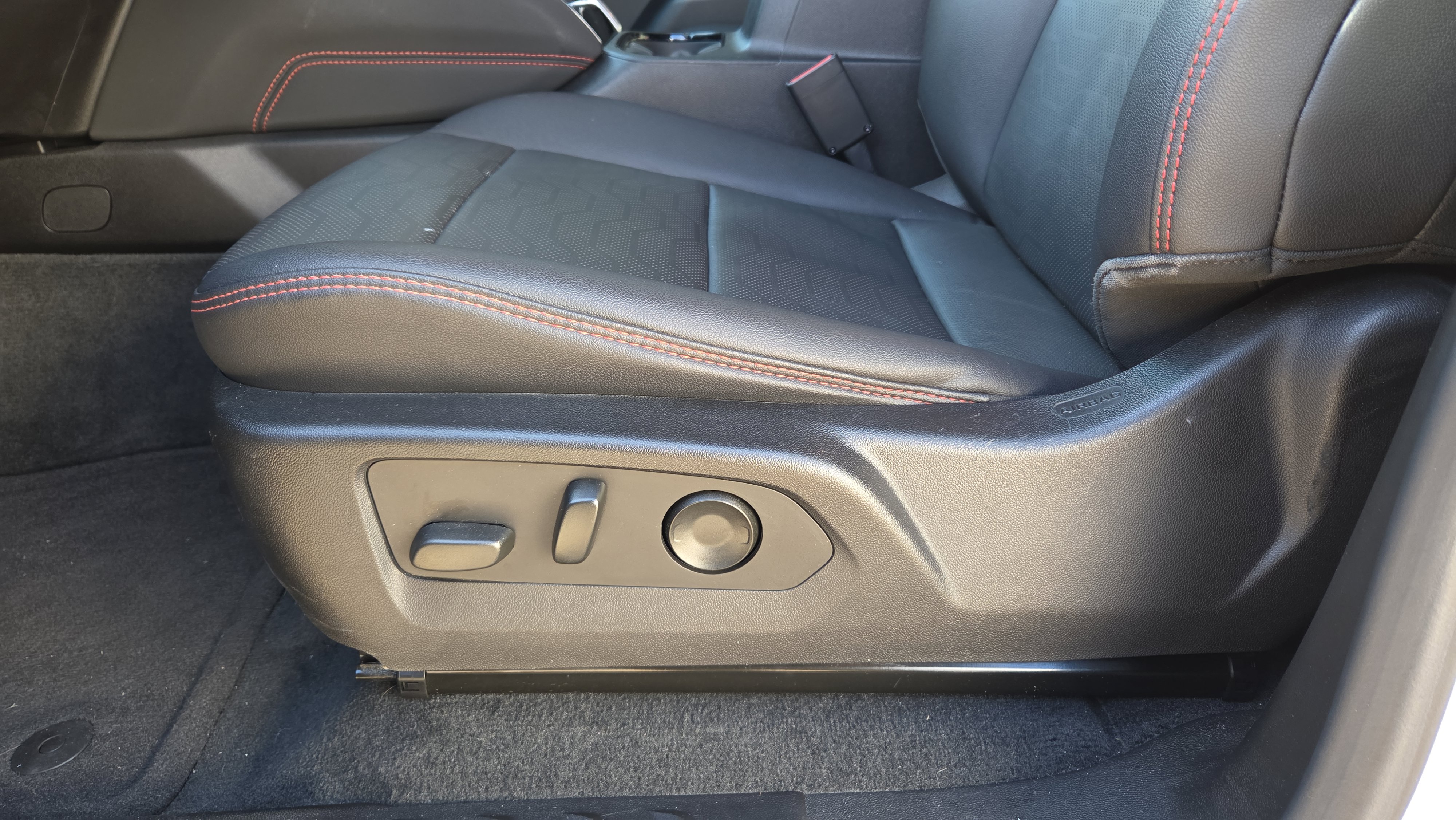 Used 2023 Chevrolet Colorado Z71 w/ Z71 Convenience Package 2 image 16