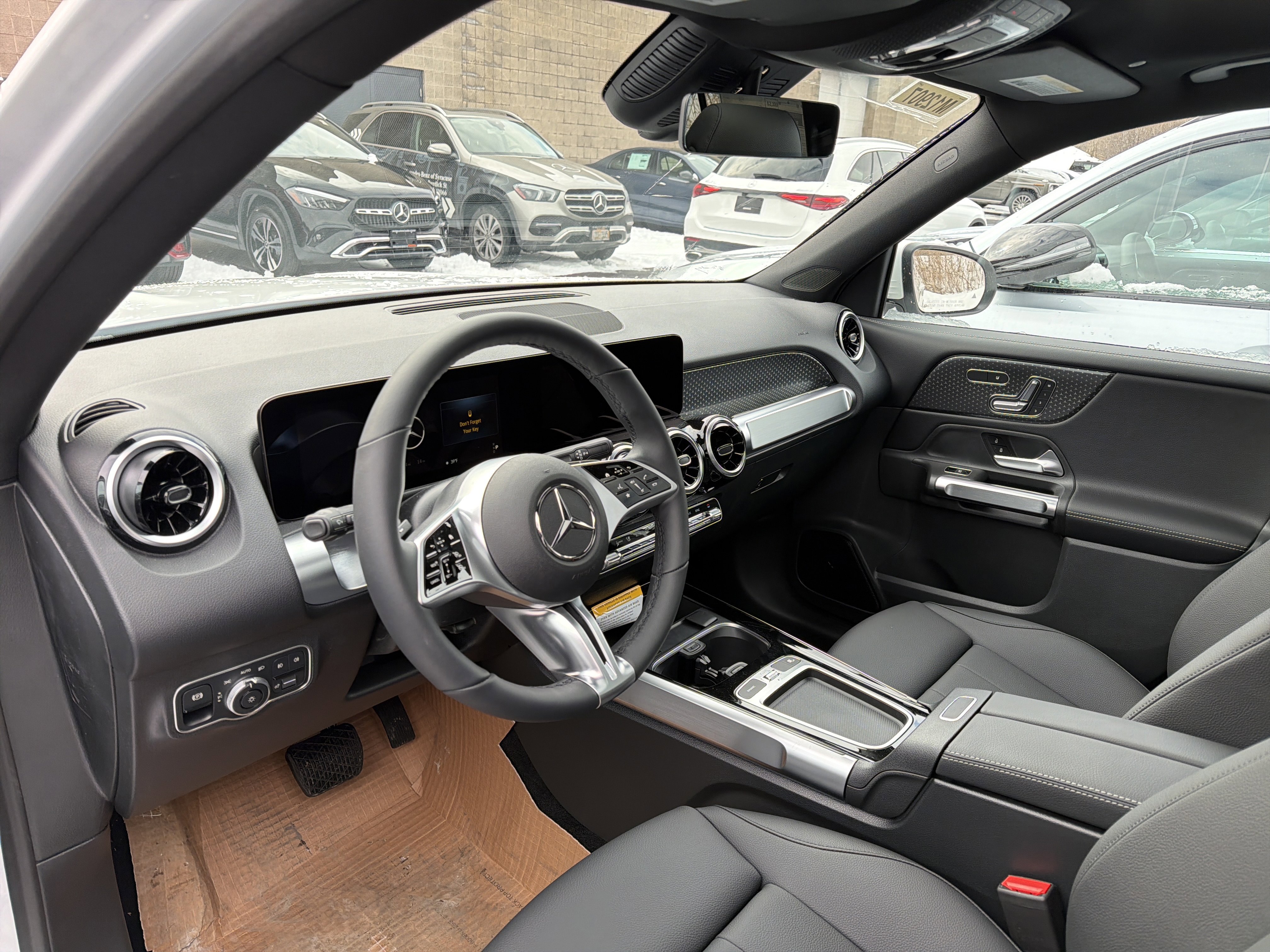 New 2026 Mercedes-Benz GLB 250 4MATIC image 9