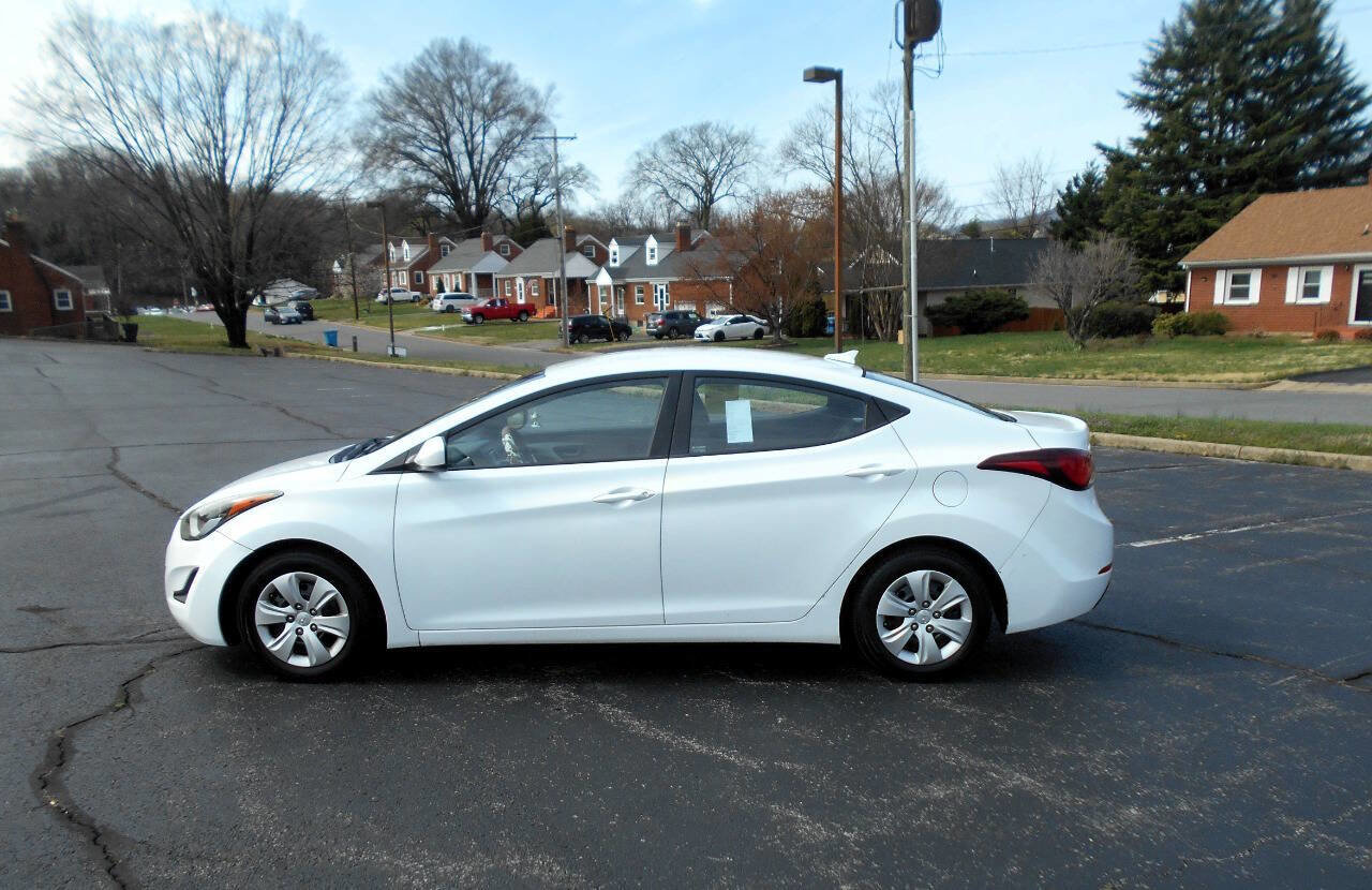 Used 2016 Hyundai Elantra SE FWD image 1