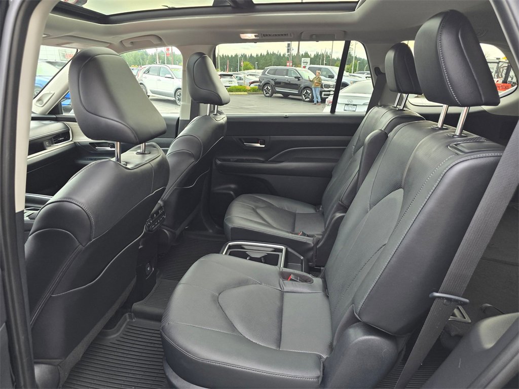 Used 2025 Toyota Grand Highlander AWD image 10