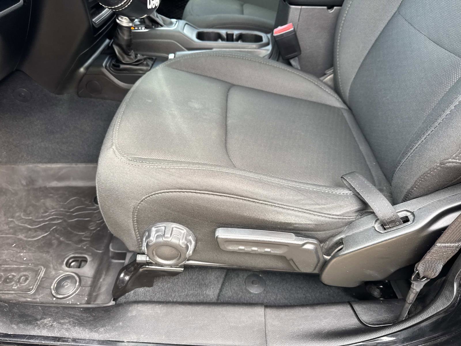 Used 2022 Jeep Wrangler Unlimited Sport image 16