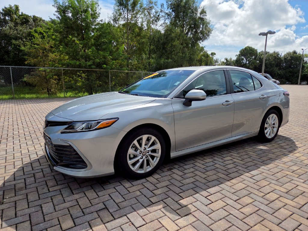 Certified 2021 Toyota Camry LE FWD image 3