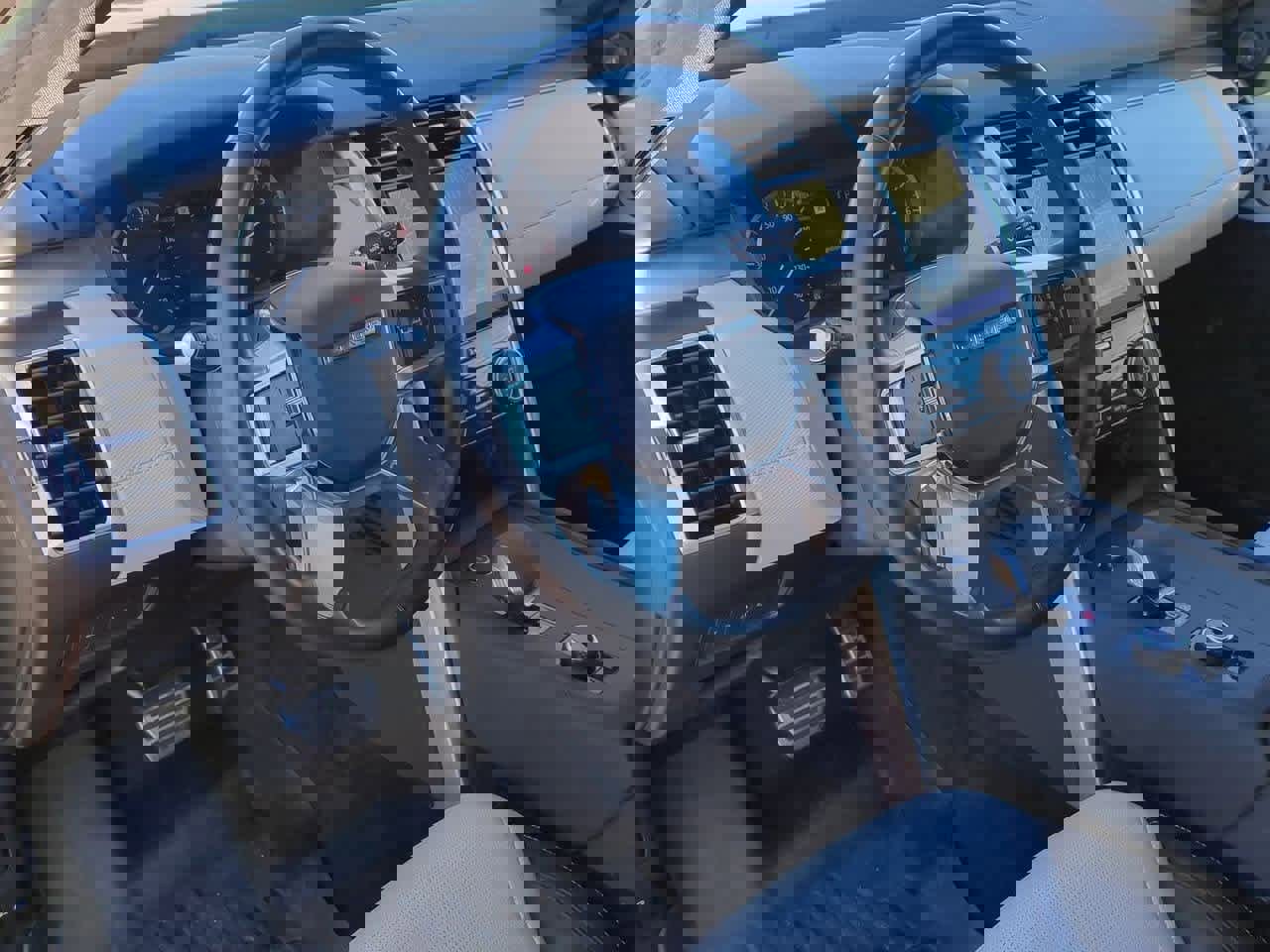 Used 2023 Land Rover Discovery S R-Dynamic image 2