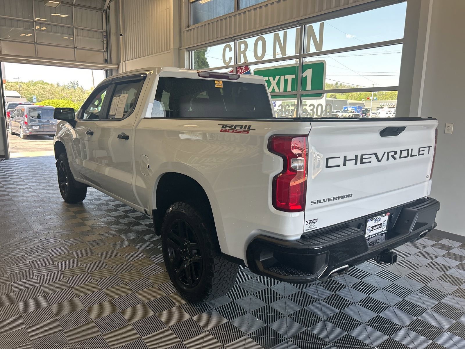 Used 2022 Chevrolet Silverado 1500 LT Trail Boss w/ Bed Protection Package AWD/4WD image 4