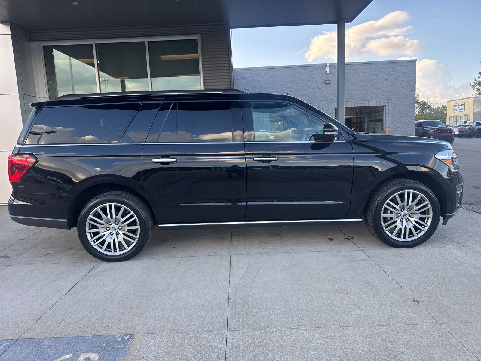 Certified 2022 Ford Expedition Max Limited image 9