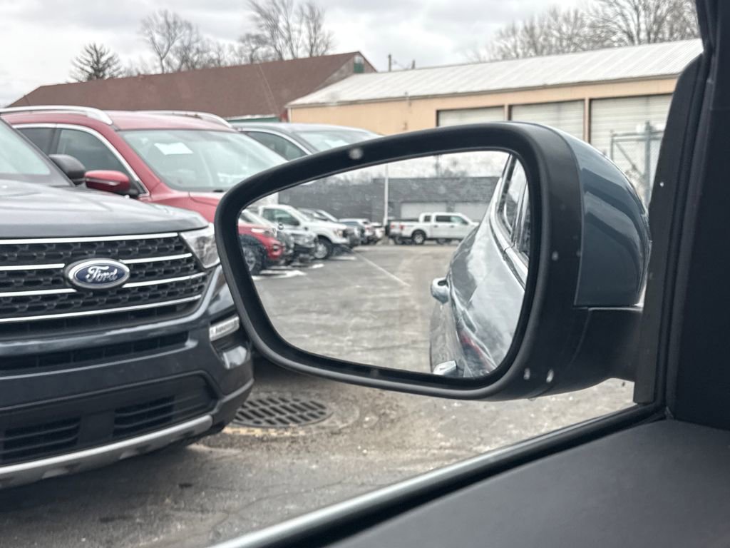 Used 2025 Ford Escape Platinum image 39