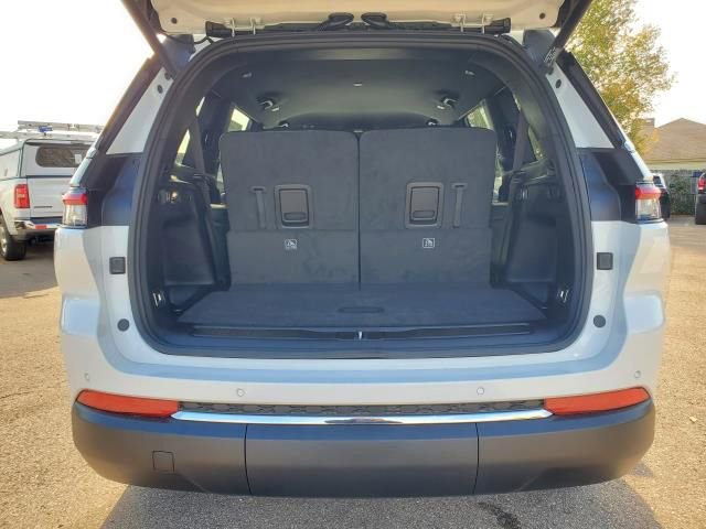 New 2025 Jeep Grand Cherokee L Limited image 30