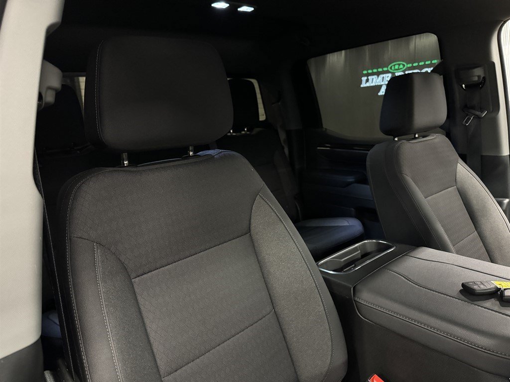 Used 2025 Chevrolet Silverado 1500 LT w/ Safety Package AWD/4WD image 38