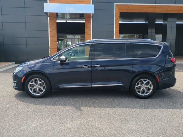 Used 2018 Chrysler Pacifica Limited w/ Advanced Safetytec Group FWD image 7