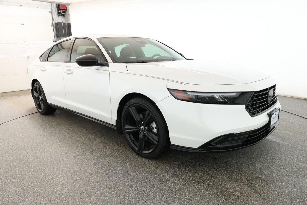 Used 2025 Honda Accord Sport image 3