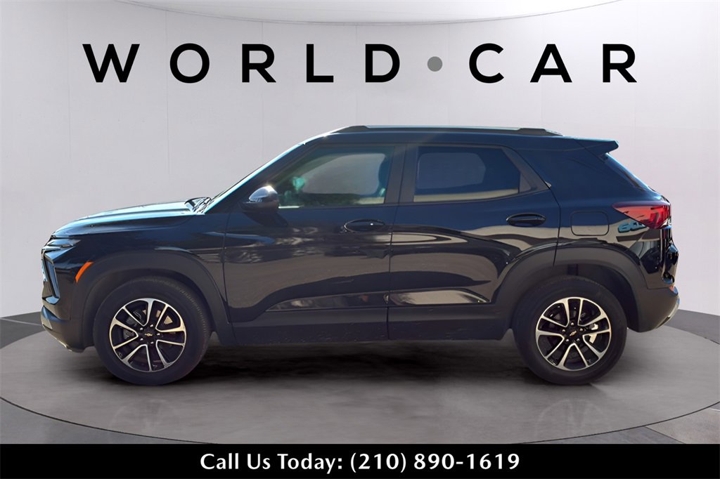 Used 2025 Chevrolet TrailBlazer LT w/ LT Cold Weather Package image 5