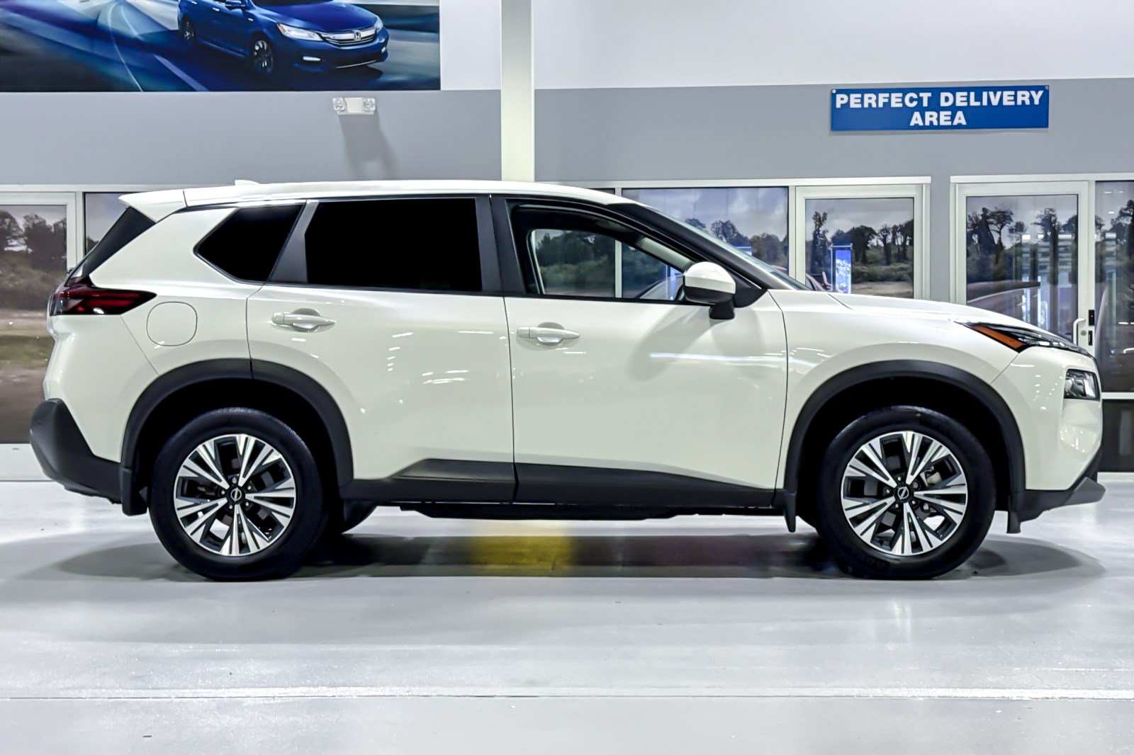 Used 2023 Nissan Rogue SV FWD image 7