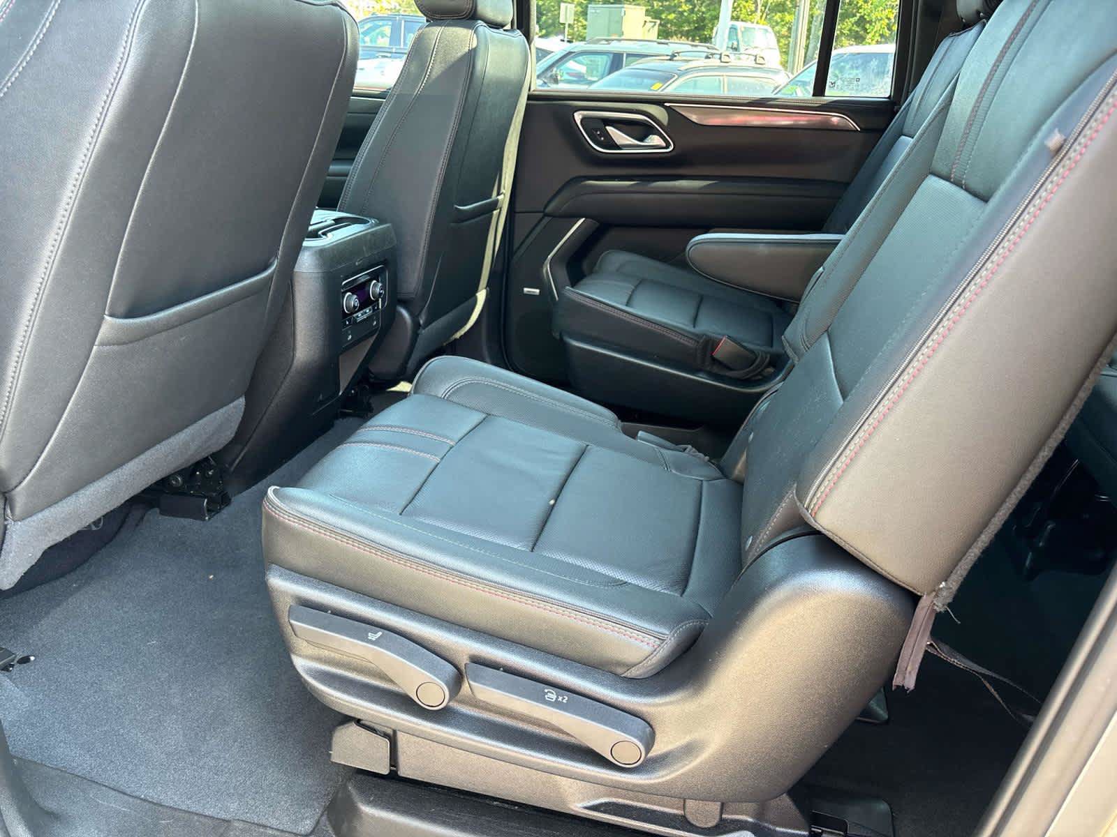Used 2022 Chevrolet Suburban RST w/ Luxury Package AWD/4WD image 9