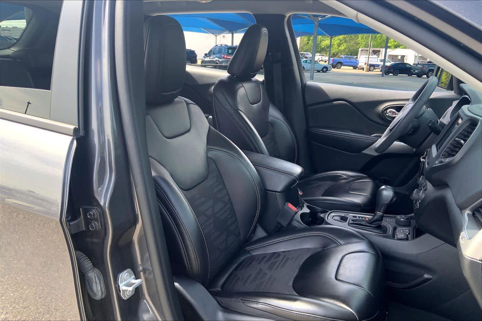 Used 2022 Jeep Cherokee Latitude w/ Sun & Sound Group AWD/4WD image 9