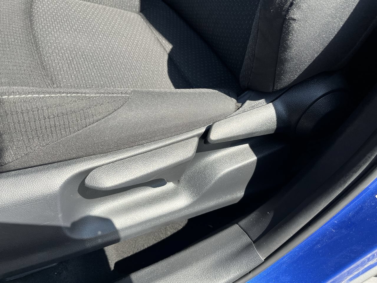 Used 2019 Toyota C-HR XLE FWD image 5