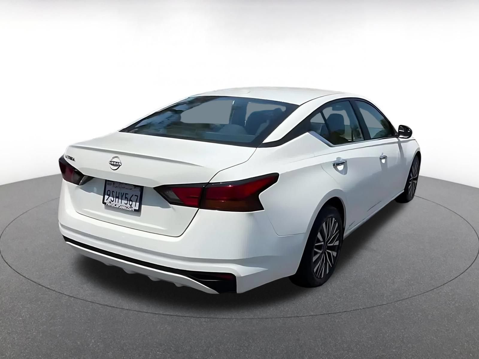 Used 2025 Nissan Altima 2.5 SV FWD image 12