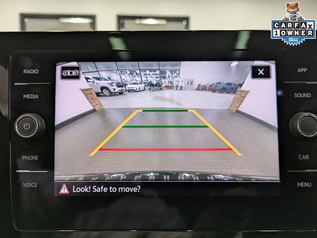 Used 2025 Volkswagen Taos SE image 15