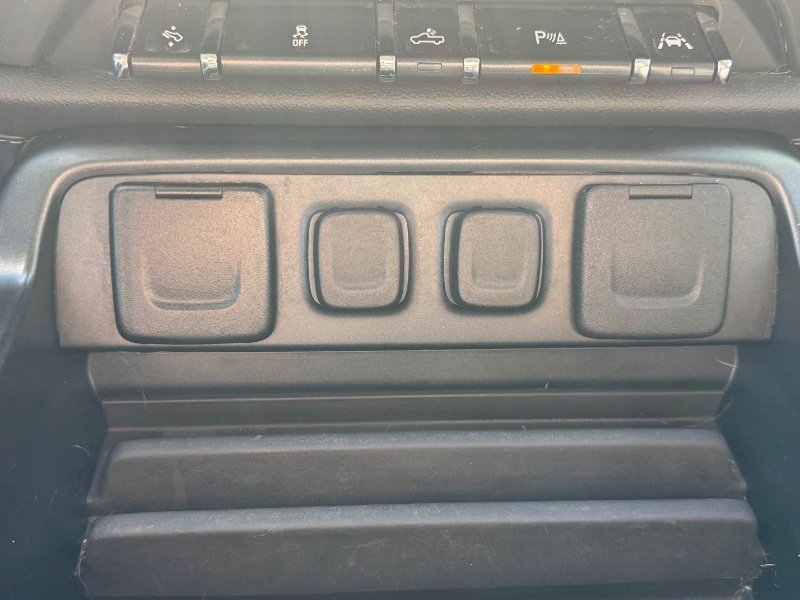 Used 2018 Chevrolet Silverado 1500 High Country image 23