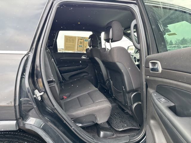 Used 2018 Jeep Grand Cherokee Laredo w/ Security & Convenience Group image 38