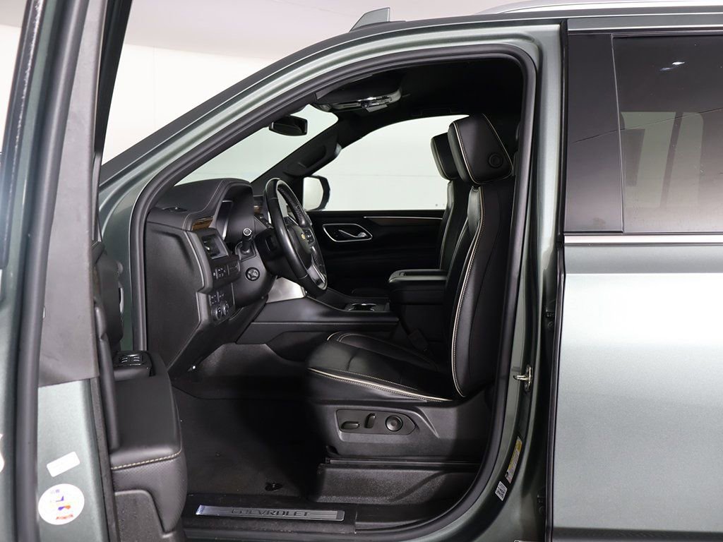 Used 2023 Chevrolet Suburban Premier AWD/4WD image 31