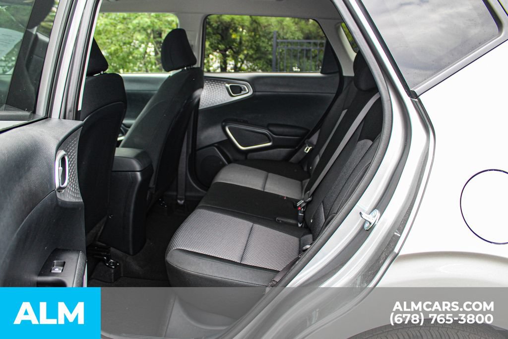 Used 2025 Kia Soul LX w/ LX Technology Package FWD image 17