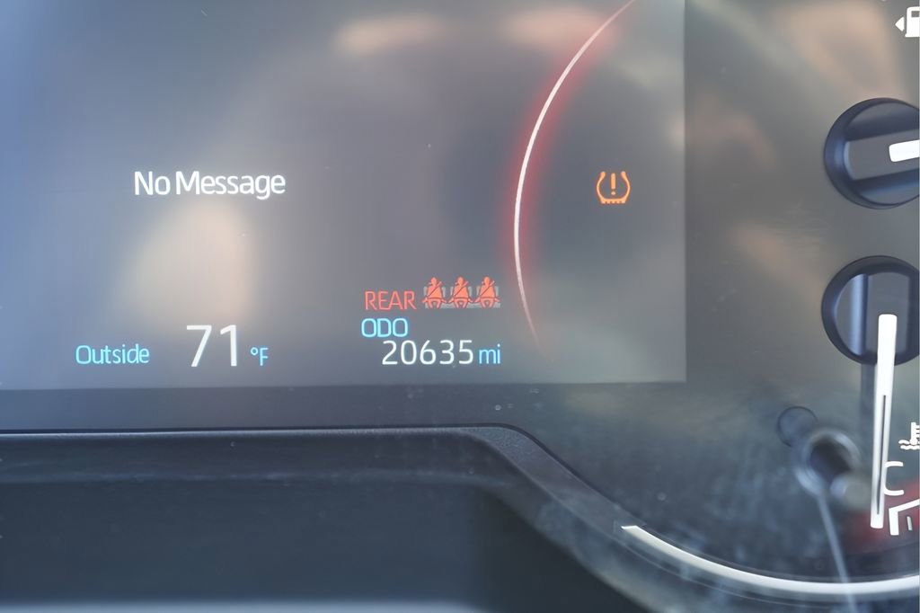 Used 2025 Toyota RAV4 LE AWD/4WD image 18