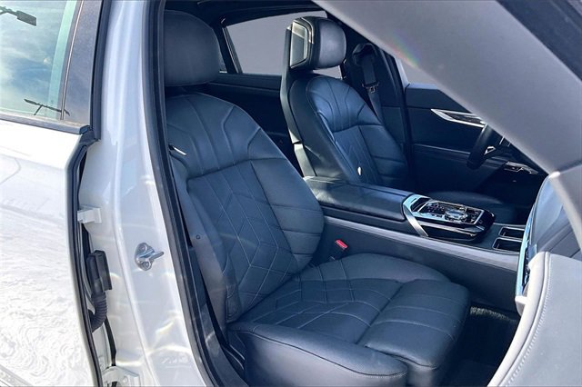 Used 2023 BMW 760i xDrive image 7