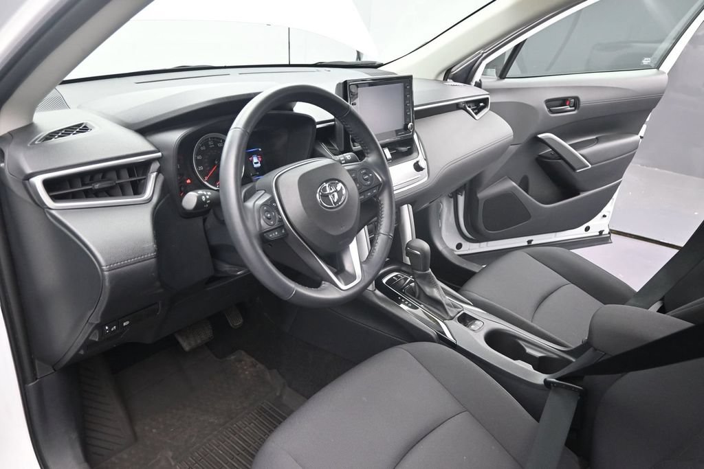 Used 2022 Toyota Corolla Cross LE w/ Black Badges Package (TMS) AWD/4WD image 17