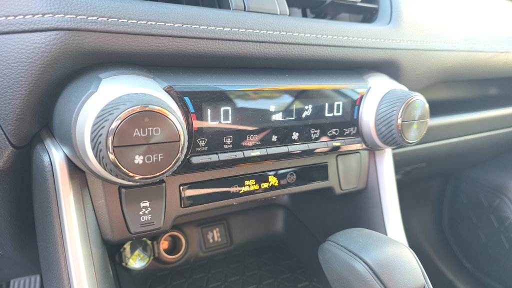 Used 2023 Toyota RAV4 XLE image 31