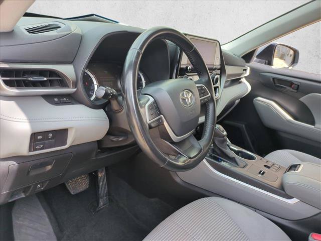 Used 2024 Toyota Highlander LE FWD image 10
