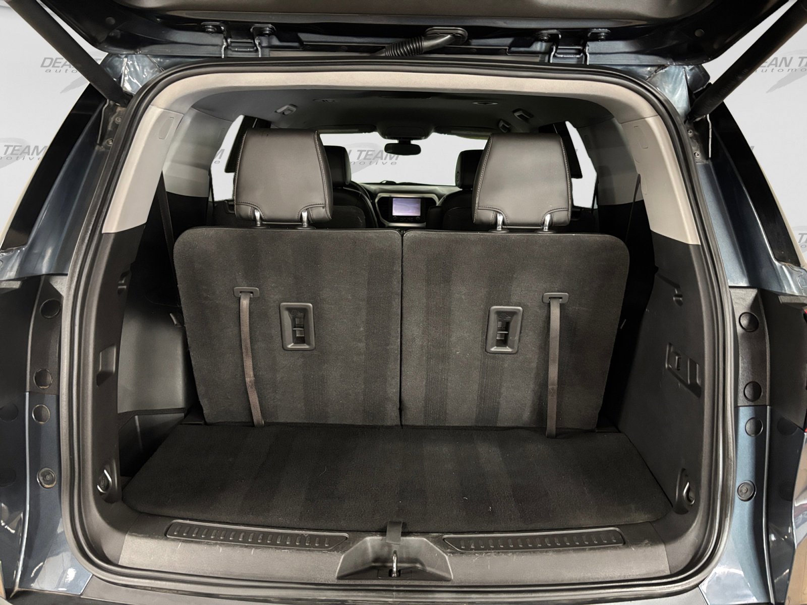 Used 2019 GMC Acadia SLT FWD image 18