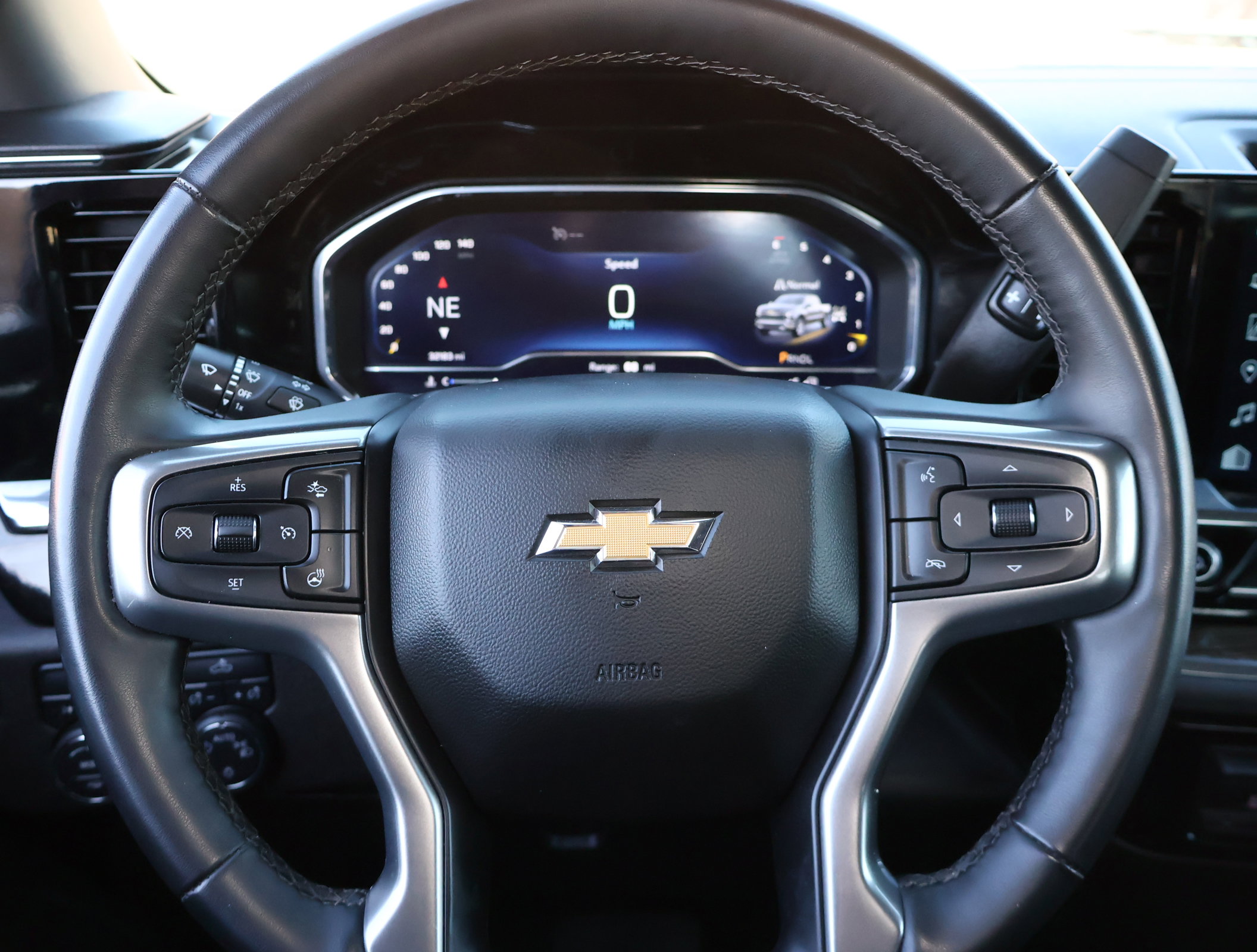 Used 2025 Chevrolet Silverado 1500 LT image 13