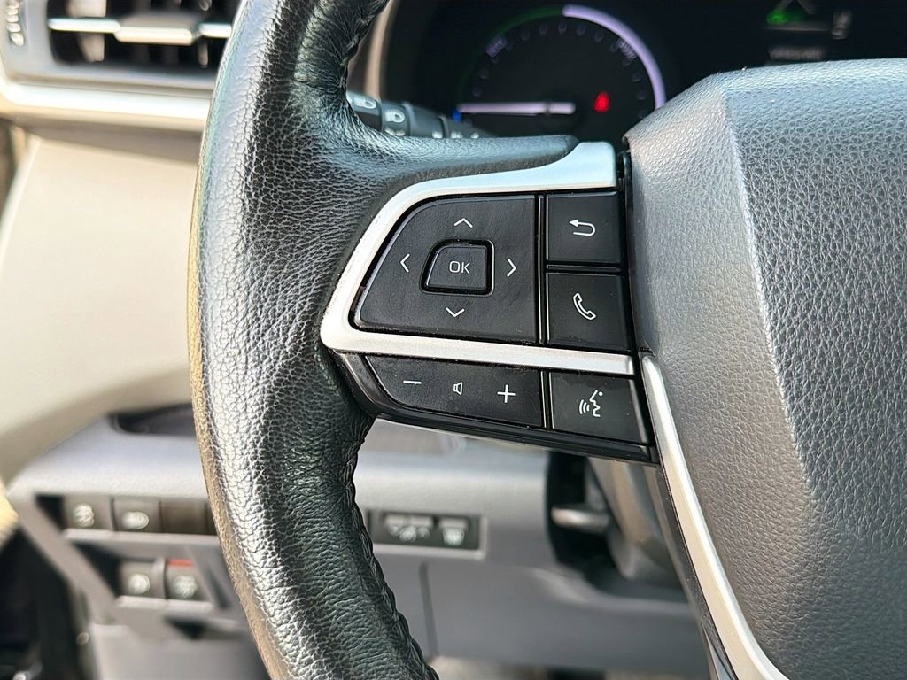 Used 2023 Toyota Sienna XLE image 37