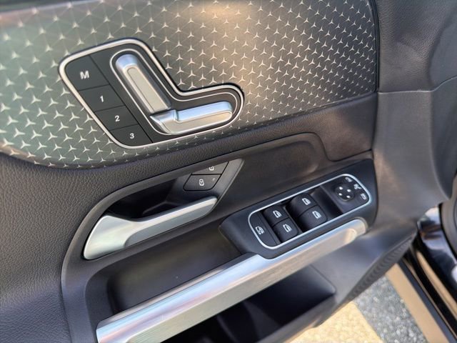 Used 2025 Mercedes-Benz GLB 250 image 12