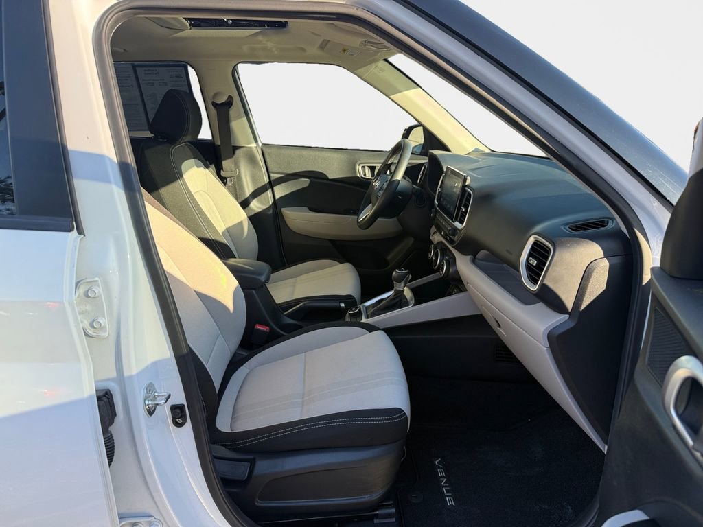 Used 2024 Hyundai Venue SEL FWD image 19