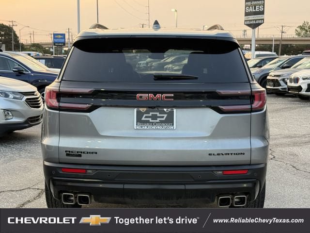 Used 2024 GMC Acadia Elevation w/ Black Edition FWD image 7