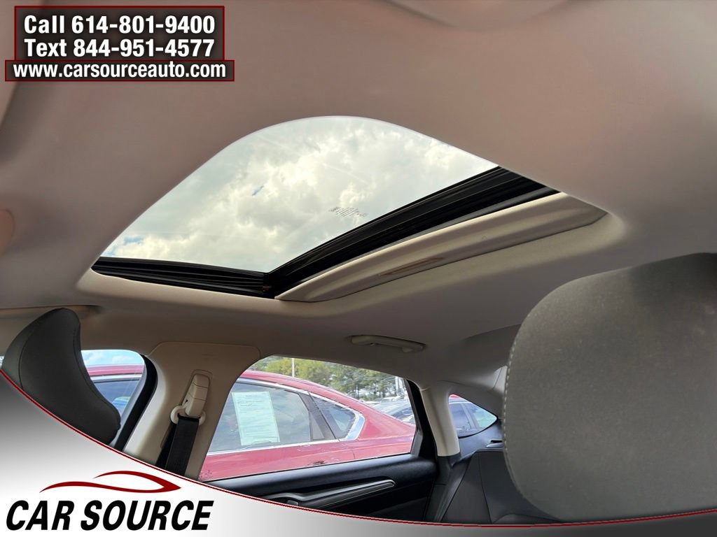 Used 2018 Ford Fusion SE w/ Fusion SE Technology Package FWD image 22