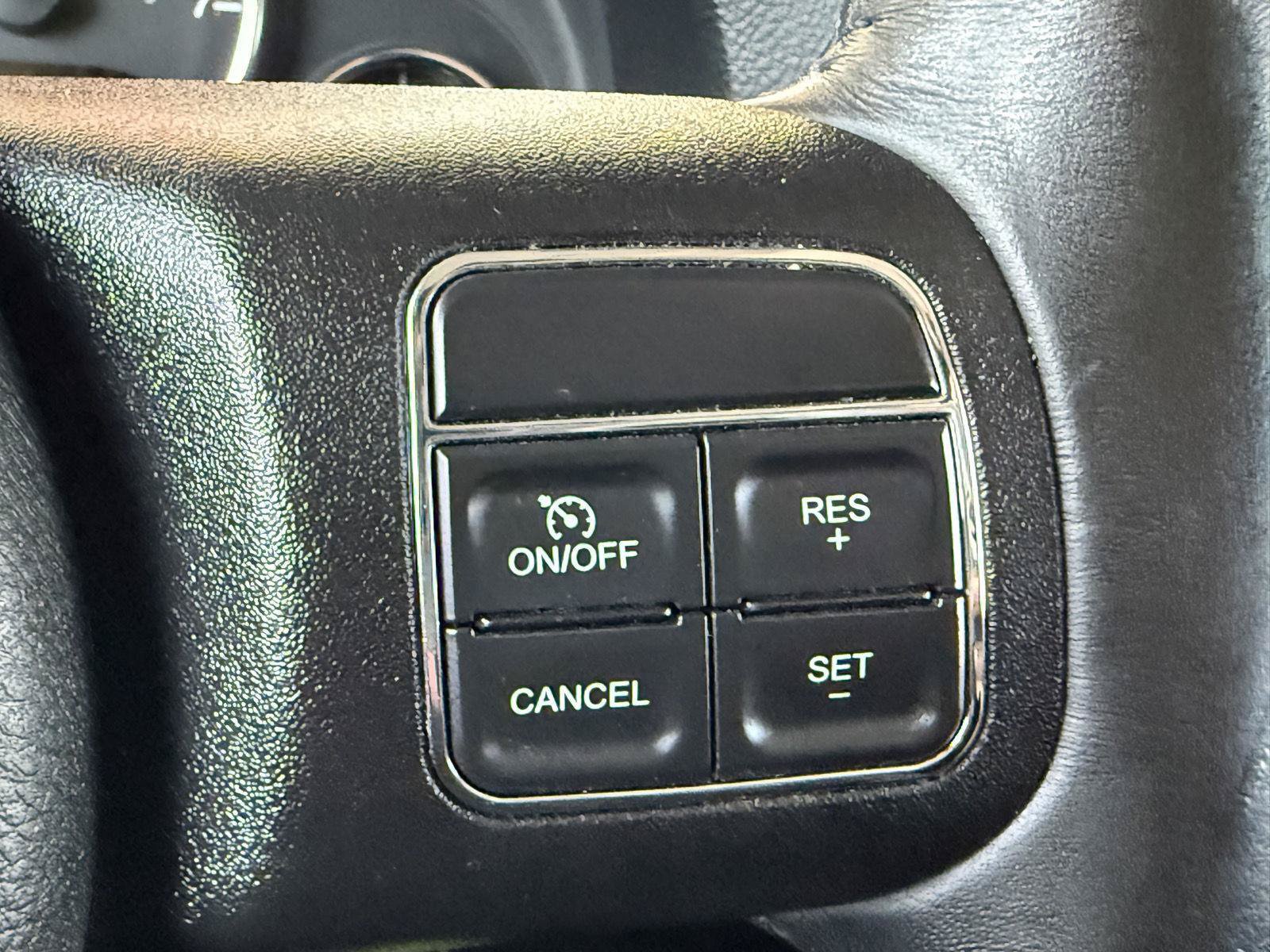 Used 2018 Jeep Wrangler Unlimited Rubicon w/ Connectivity Group AWD/4WD image 18