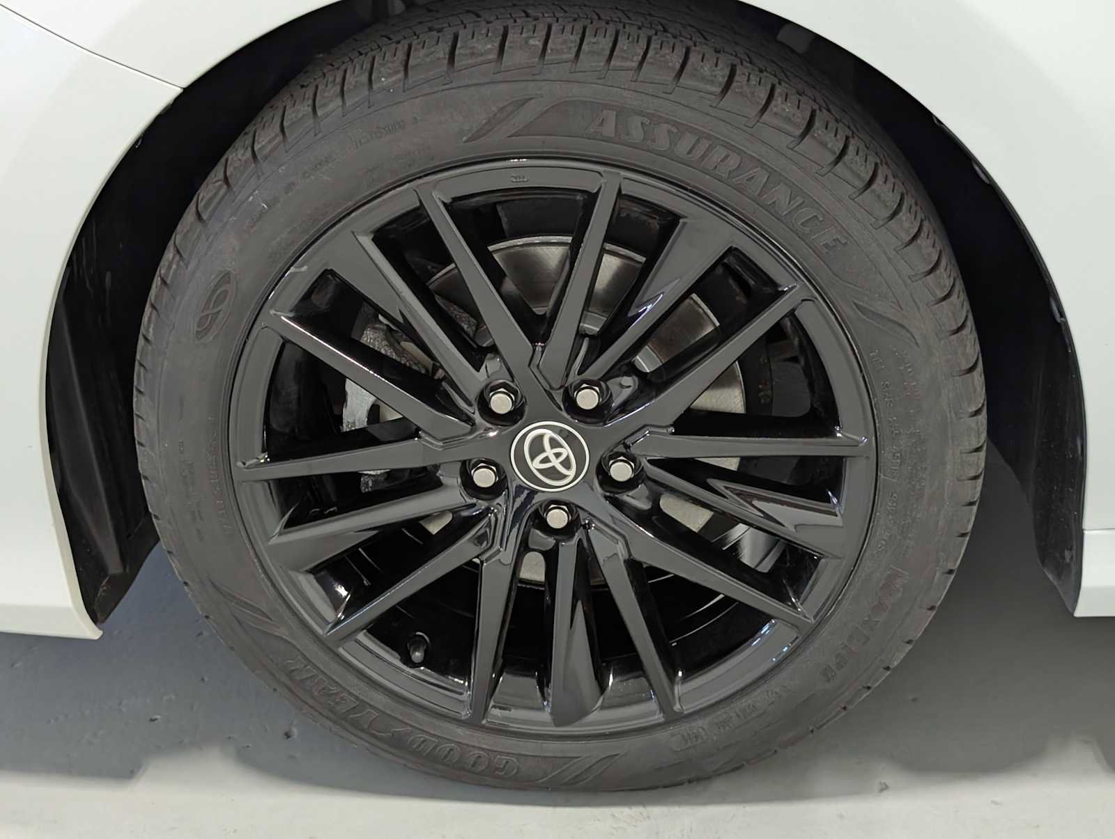 Used 2021 Toyota Camry XLE FWD image 3