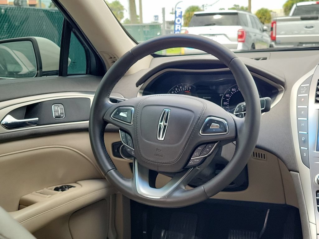 Used 2020 Lincoln MKZ FWD image 13