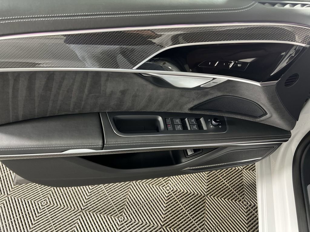 Used 2022 Audi S8 AWD/4WD image 23
