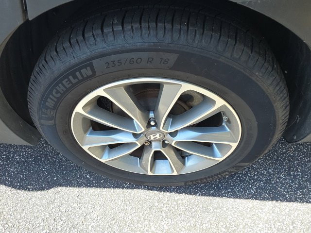 Used 2017 Hyundai Santa Fe SE FWD image 8