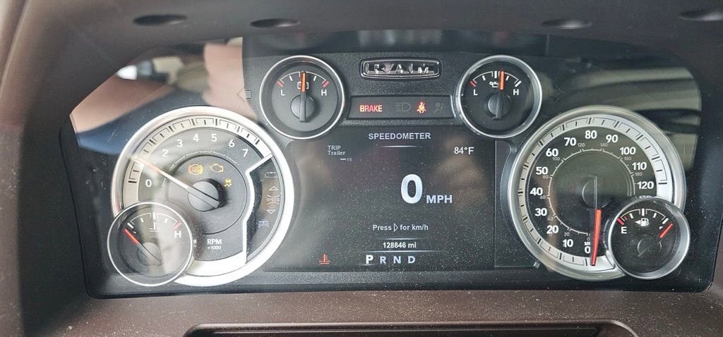 Used 2015 RAM 1500 Laramie RWD image 3