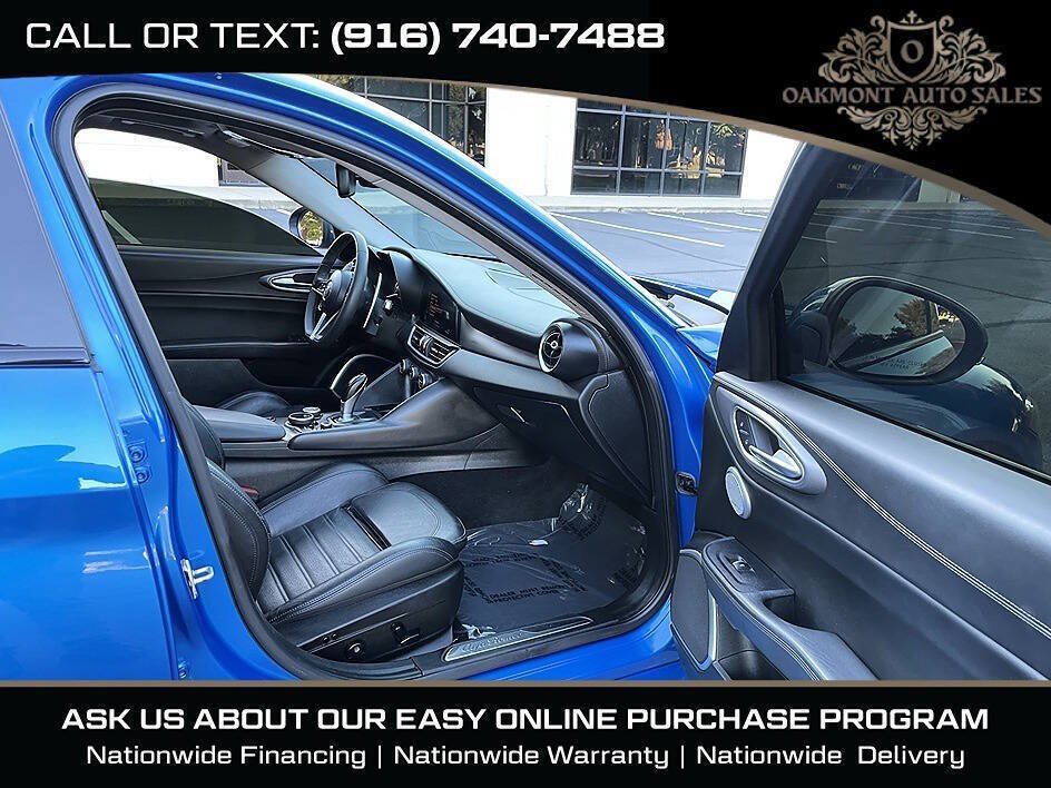 Used 2017 Alfa Romeo Giulia Ti w/ TI 19" Sport Package RWD image 11