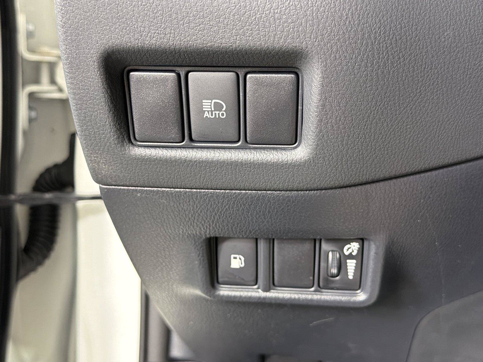 Used 2021 Toyota C-HR LE FWD image 29