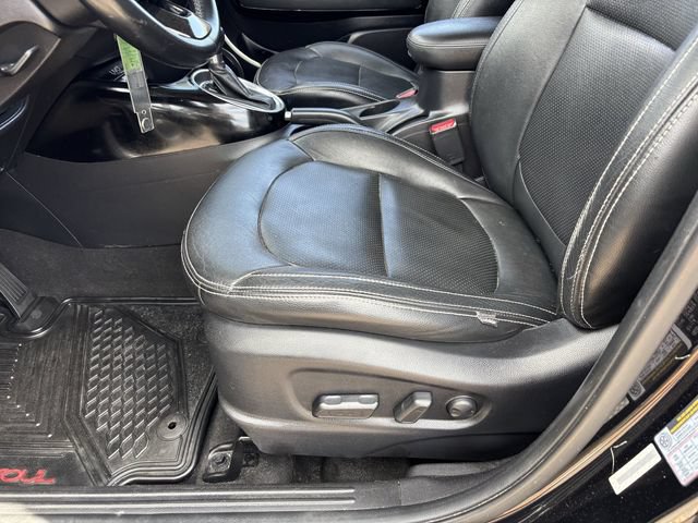Used 2015 Kia Soul ! FWD image 20