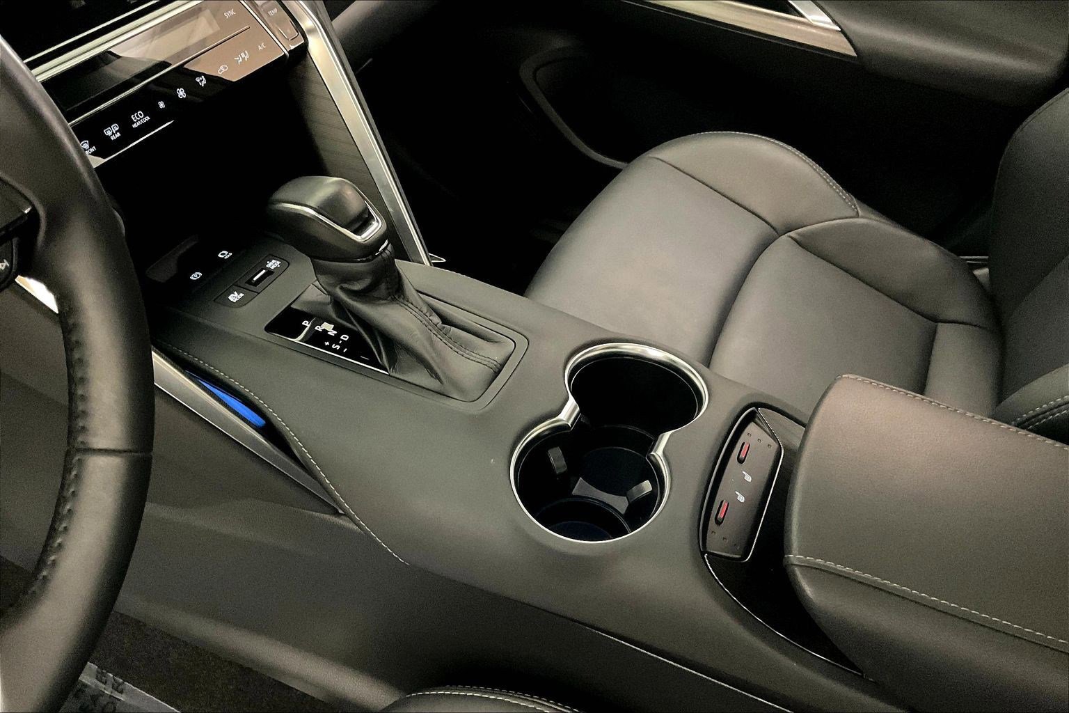 Used 2023 Toyota Venza Nightshade AWD/4WD image 17