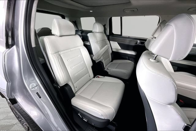 Used 2025 Hyundai Santa Fe Calligraphy AWD/4WD image 23
